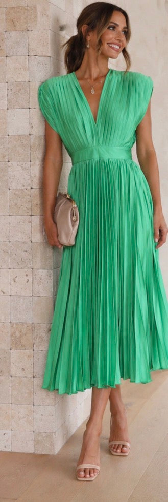 Evelyn | Timeless Pleated Midi Dress