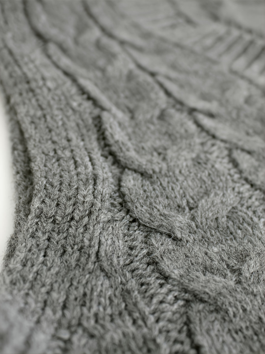 Vivian | Cable-Knit V-Neck Sweater Vest