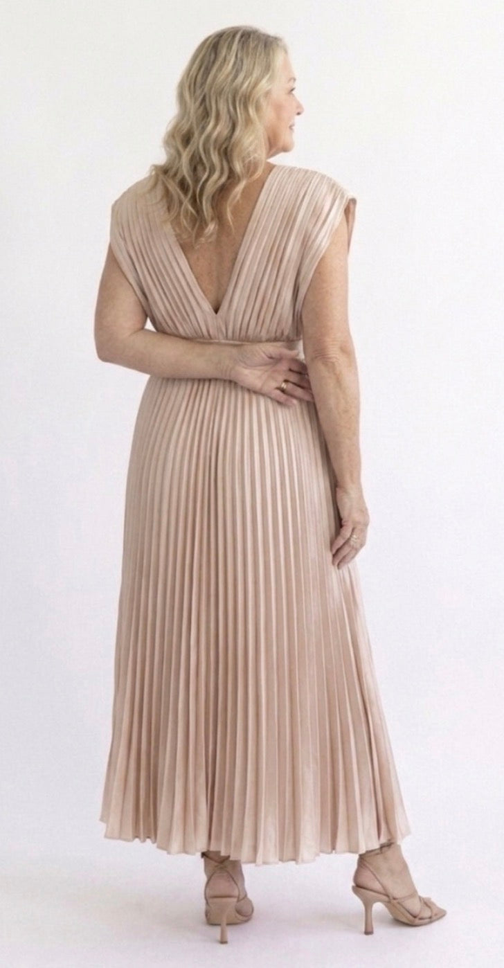 Evelyn | Timeless Pleated Midi Dress