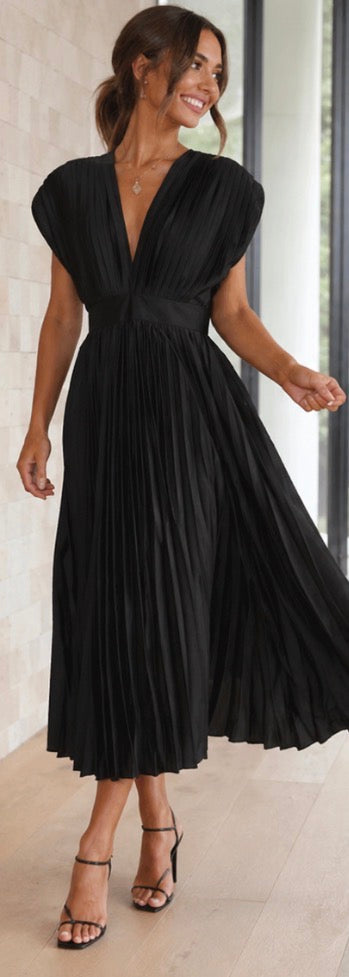 Evelyn | Timeless Pleated Midi Dress