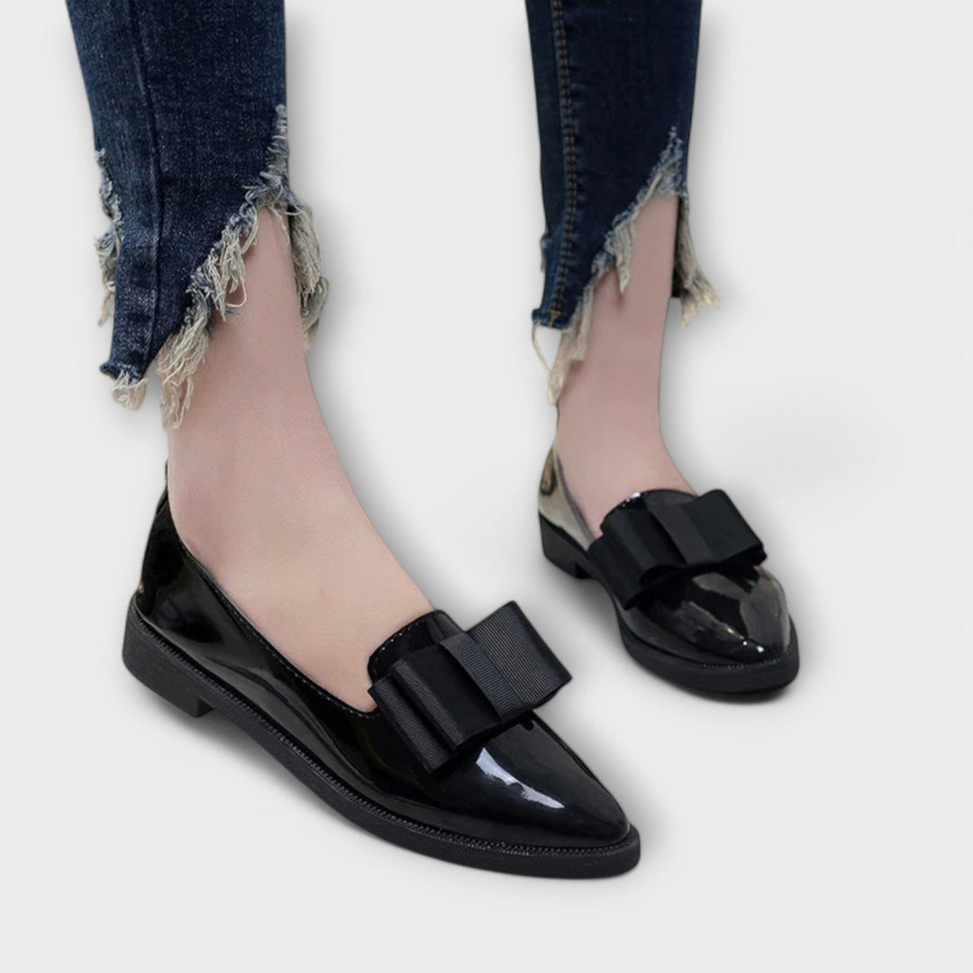 Regina | Pointed Bow Loafers